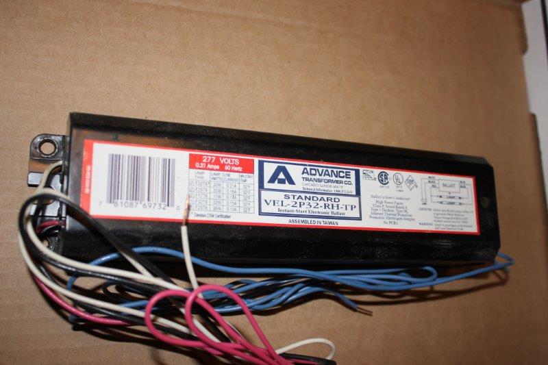 ADVANCE FLUORESCENT LAMP BALLAST VEL-2P32-RH-TP