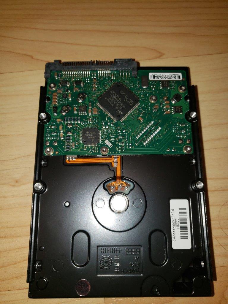 Seagate BarraCuda 7200.10 ST3320620AS 320GB 7200 RPM 16MB Cache SATA 3.0Gb/s 3.5" Hard Drive (Perpendicular Recording Technology) Bare Drive