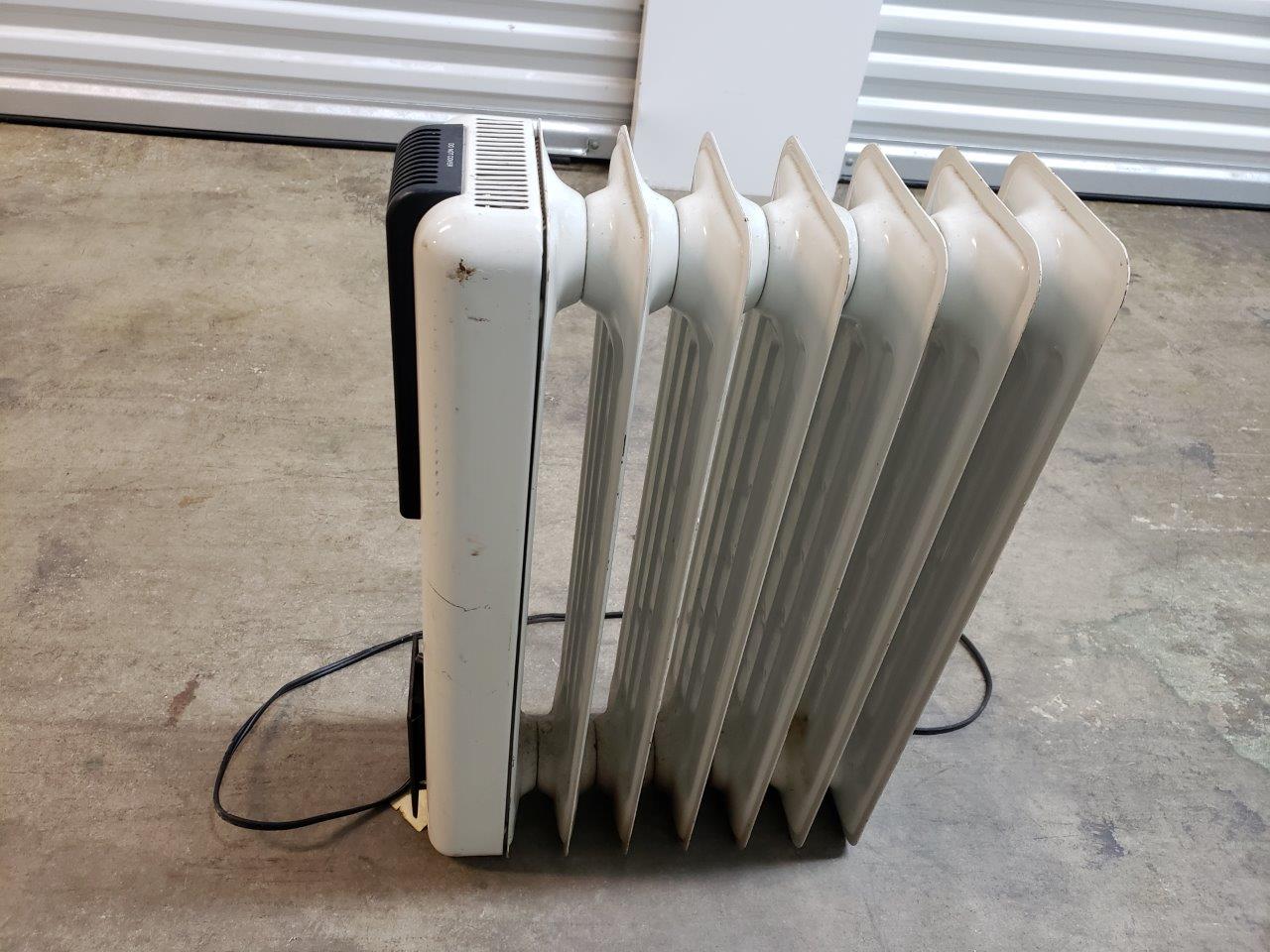 DeLonghi Type 3107 Electric 1500W Portable Radiator /Oil Filled Space