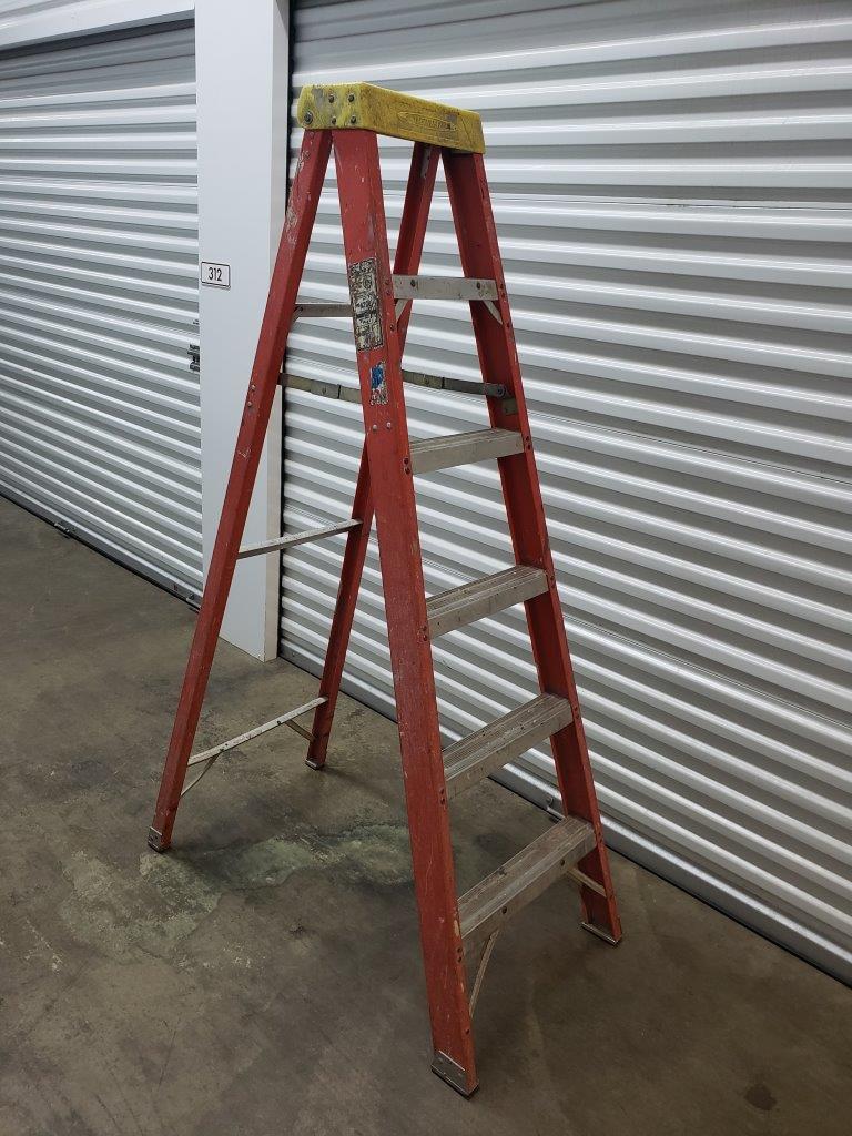 Werner 6 ft. Fiberglass Step Ladder with 300 lb. Load Capacity 6206
