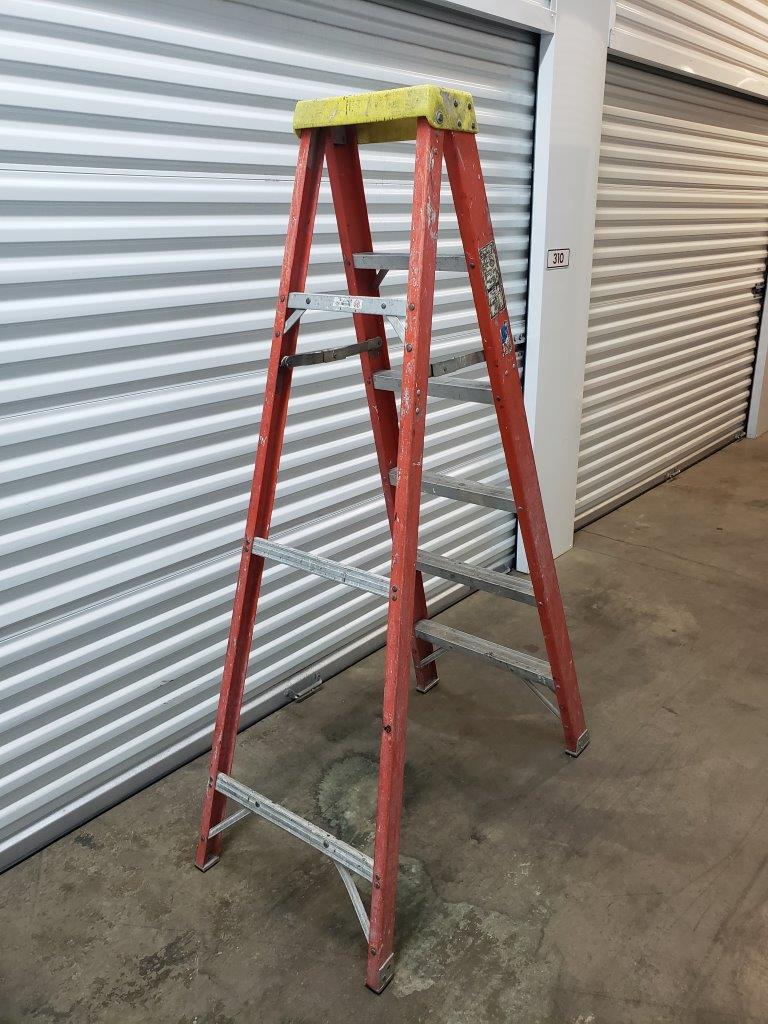 Werner 6 ft. Fiberglass Step Ladder with 300 lb. Load Capacity 6206