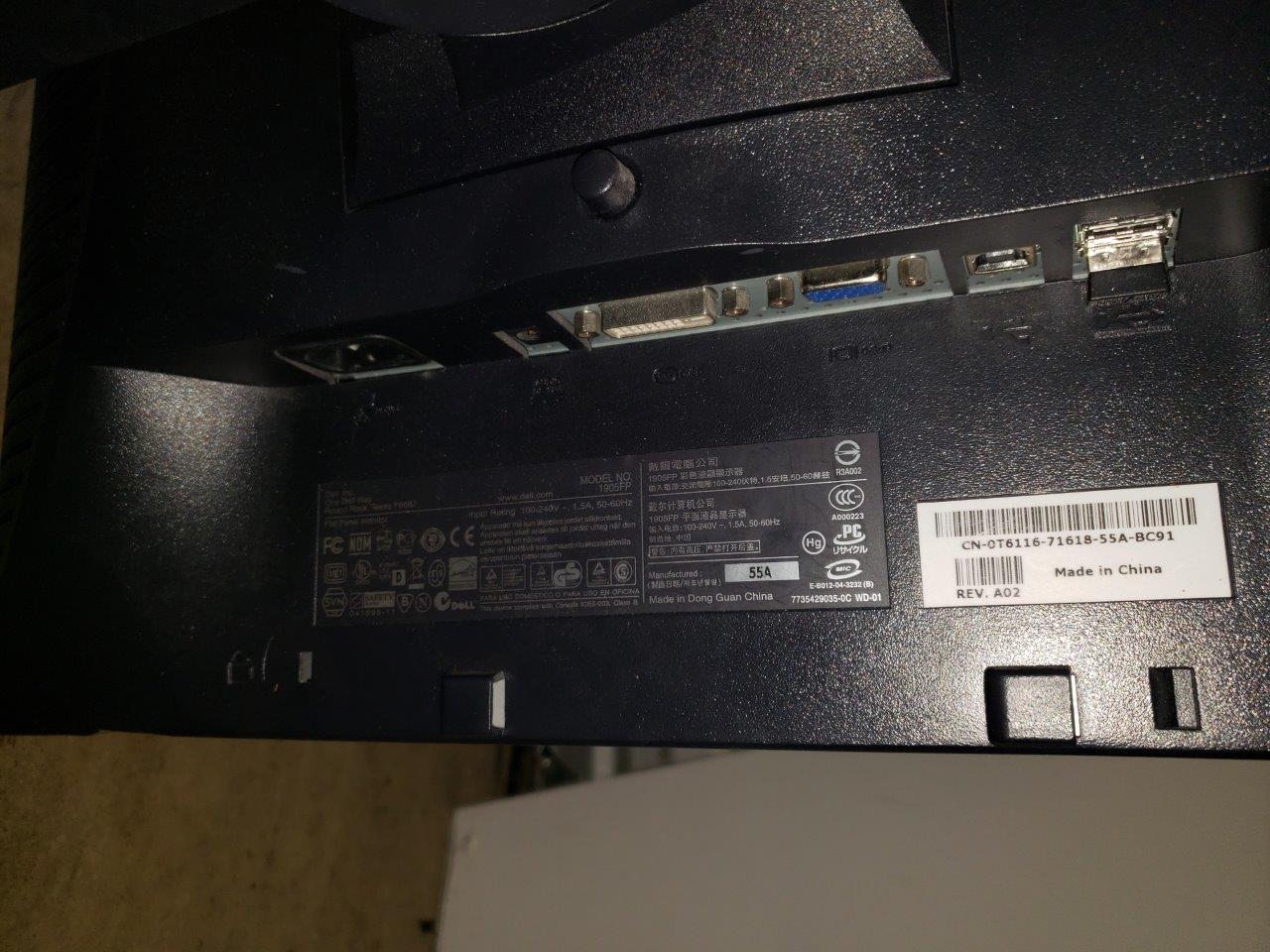 19" Dell 1905FP DVI/VGA LCD Monitor w/USB (Silver/Black)