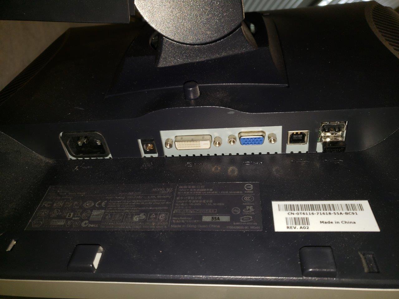 19" Dell 1905FP DVI/VGA LCD Monitor w/USB (Silver/Black)