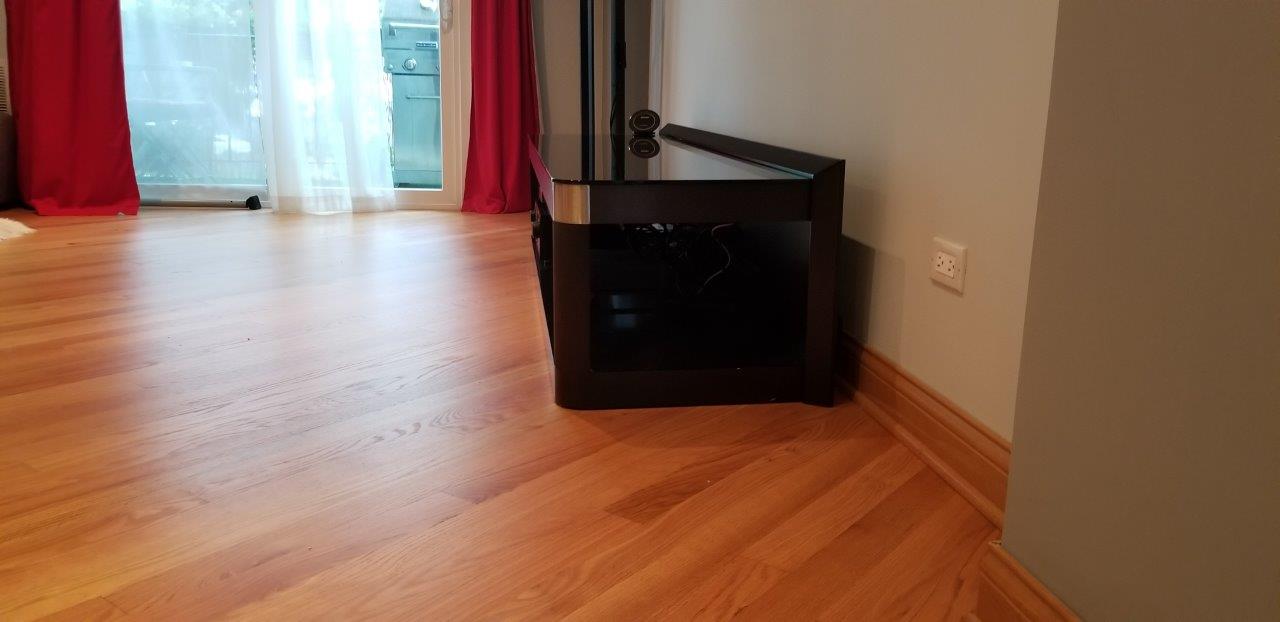 High End Comfort Black TV Stand in Amazing condition